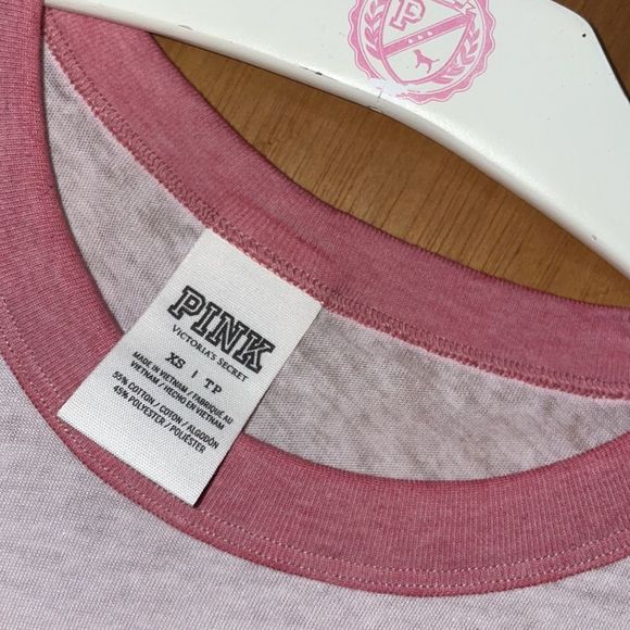 •PINK•VSP LIGHT PINK WITH BEGONIA HEM BIG DOG BACK Short sleeve top in size XS. - Picture 3 of 6